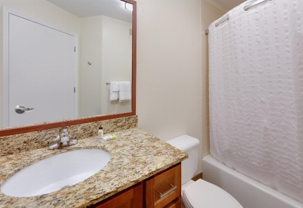 Candlewood Suites Salina image 6